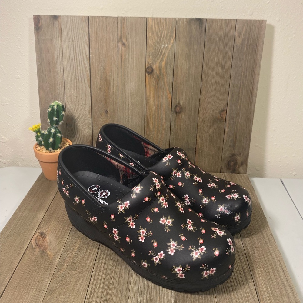 Skechers Women’s Clogs Work Slip Resistant Size 10 Floral Black Shoes 77227